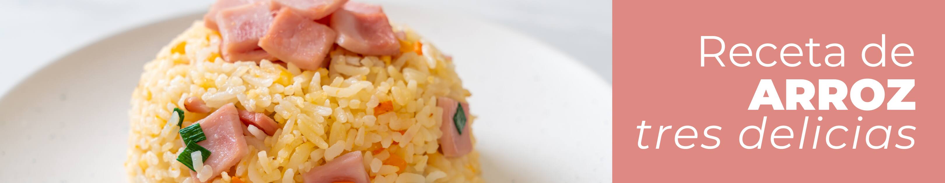 Ingredientes para preparar arroz chino tres delicias sobre la encimera de una cocina: gambas peladas congeladas de la marca Dia, guisantes finos congelados, arroz largo Arrozona, salsa de soja y taquitos de jamón cocido.